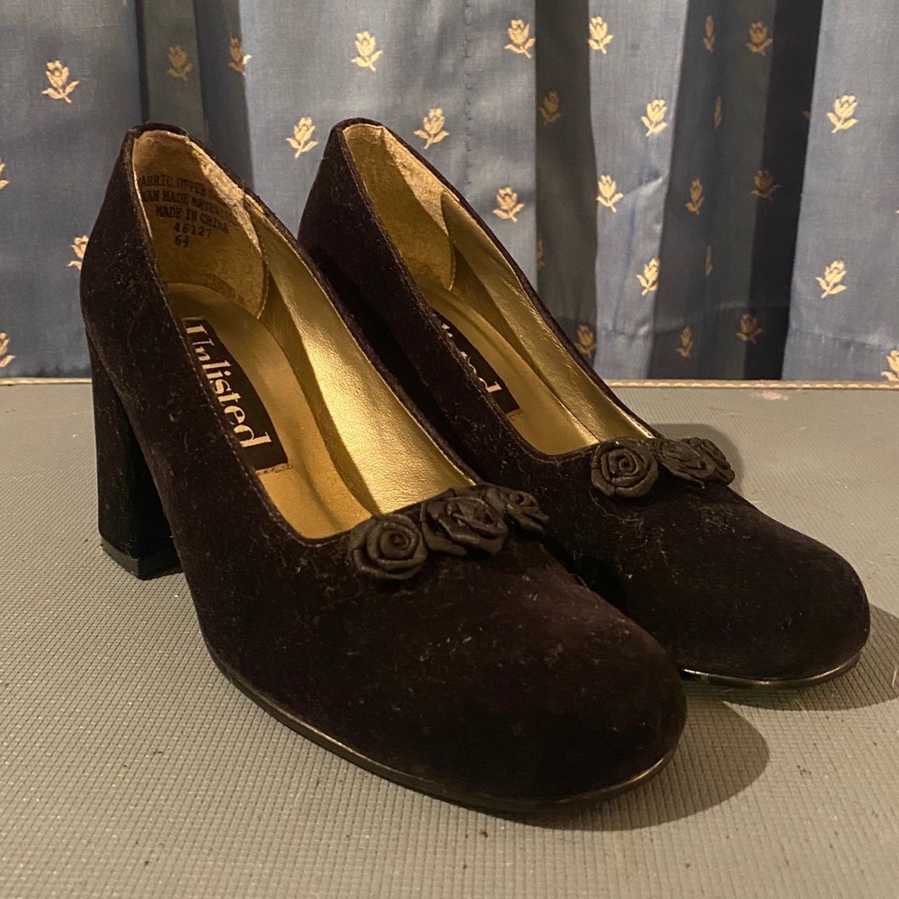 Vintage 90s 2000s Y2K black velvet roses heels 6.5